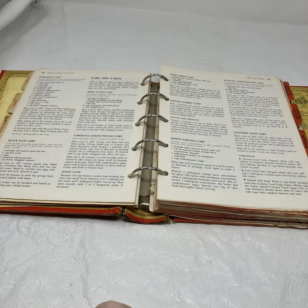 VTG 1973 Betty Crocker's Cookbook  Red Pie Cover 5-Ring Binder FLAWED DAMAGE